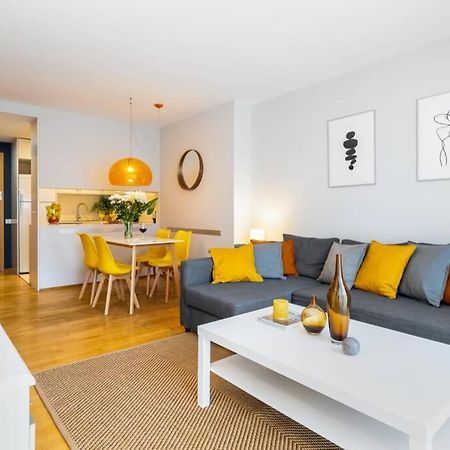 Lodging Apartments Monumumental Free Parking Barcelona Bagian luar foto