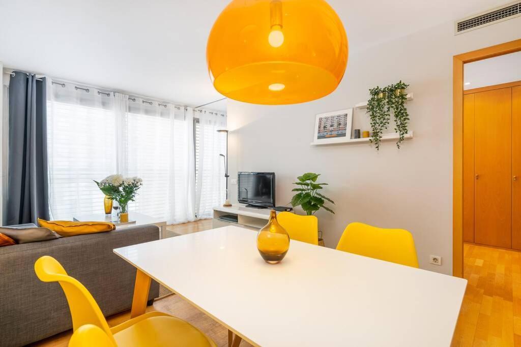 Lodging Apartments Monumumental Free Parking Barcelona Bagian luar foto