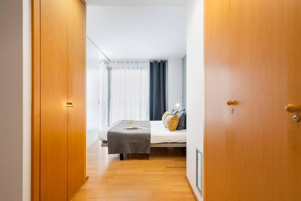 Lodging Apartments Monumumental Free Parking Barcelona Bagian luar foto